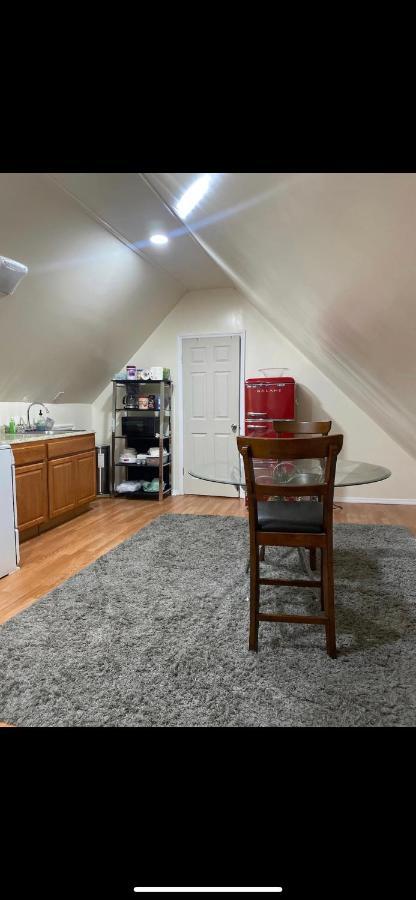 Newly Renovated One Bedroom Shared Cheerful In The Heart Of Queens Accommodatie bij particulieren