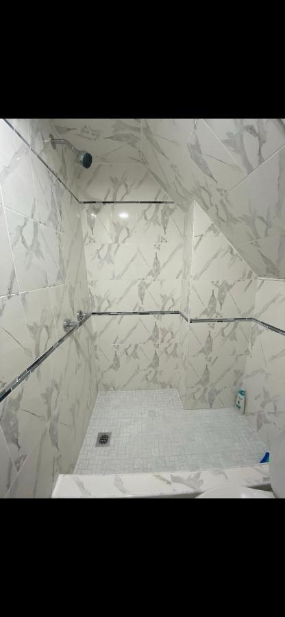Newly Renovated One Bedroom Shared Cheerful In The Heart Of Queens Accommodatie bij particulieren New York