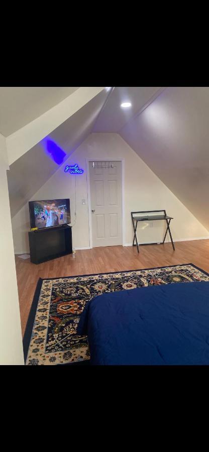 Privatunterkunft Newly Renovated One Bedroom Shared Cheerful In The Heart Of Queens *